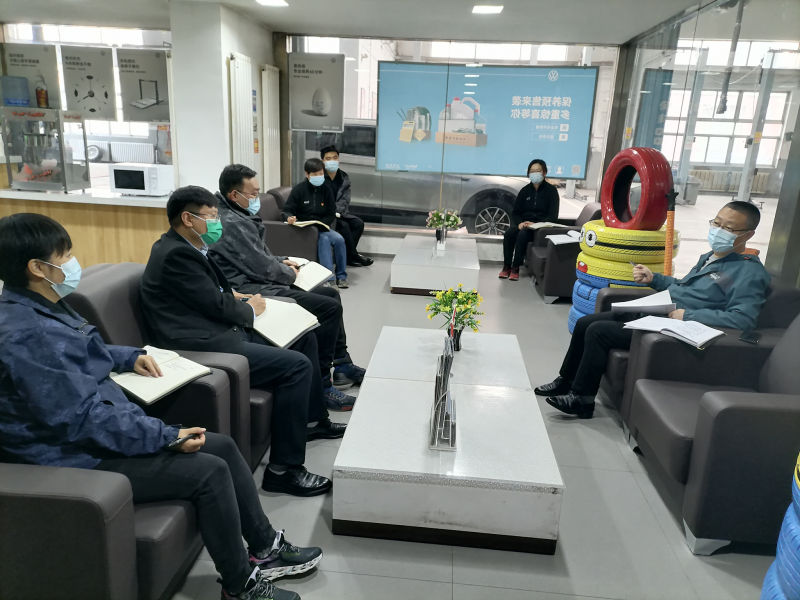 青海物產(chǎn)汽車貿(mào)易有限公司黨支部聽&ldquo;五一&rdquo;復(fù)工復(fù)業(yè)準備戰(zhàn)的聲音