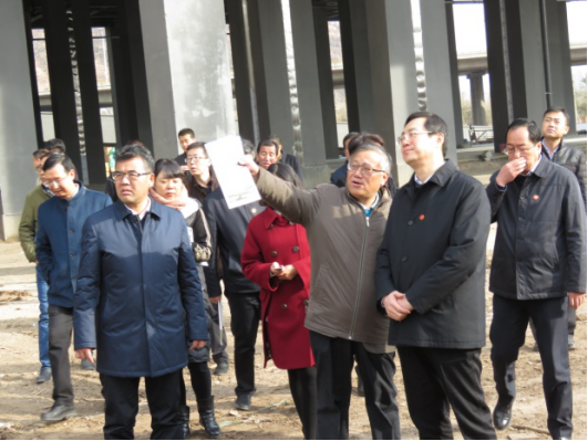 省委常委、西寧市委書記王曉在青海省物產(chǎn)集團總公司黨委書記、總經(jīng)理王玉輝陪同下，深入青海物產(chǎn)朝陽物流園區(qū)。