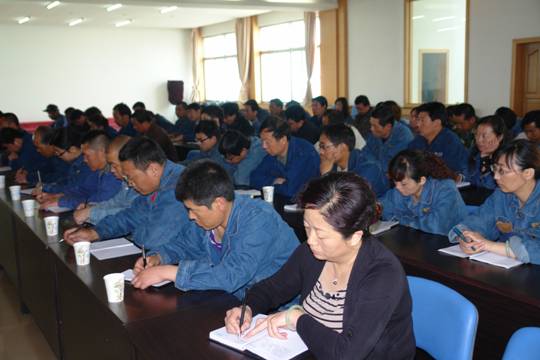 青海物產(chǎn)工業(yè)投資有限公司、青海長春炭素有限公司召開貫徹省第十二次黨代會精神學(xué)習(xí)傳