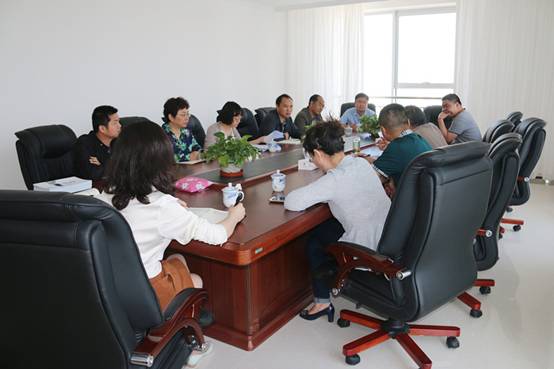 省商務(wù)廳副廳長朱小青協(xié)同西寧海關(guān)、省檢驗檢疫局一行深入企業(yè)就保稅物流中心封關(guān)運(yùn)營