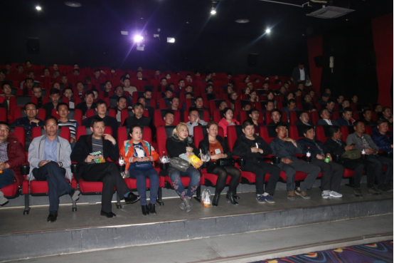 青物集團(tuán)黨委集中組織觀看優(yōu)秀紀(jì)錄片《厲害了，我的國》